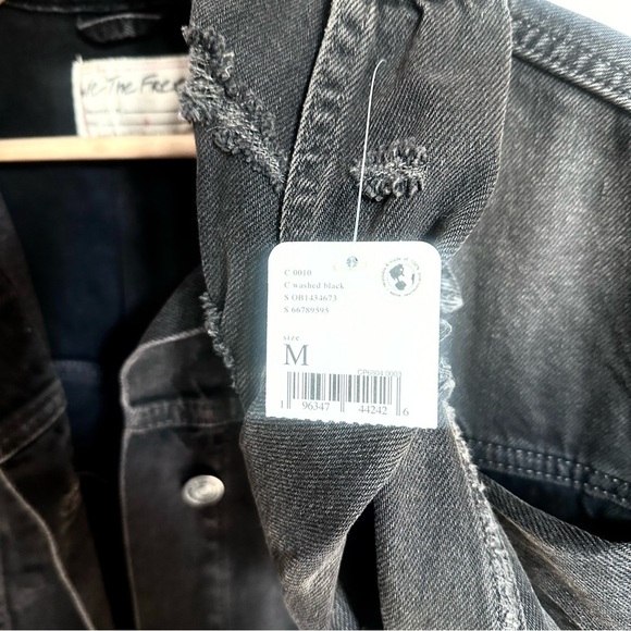 NWT Free People Washed Black Distressed Jolene Trucker Jean Jacket Medium - Picture 6 of 7